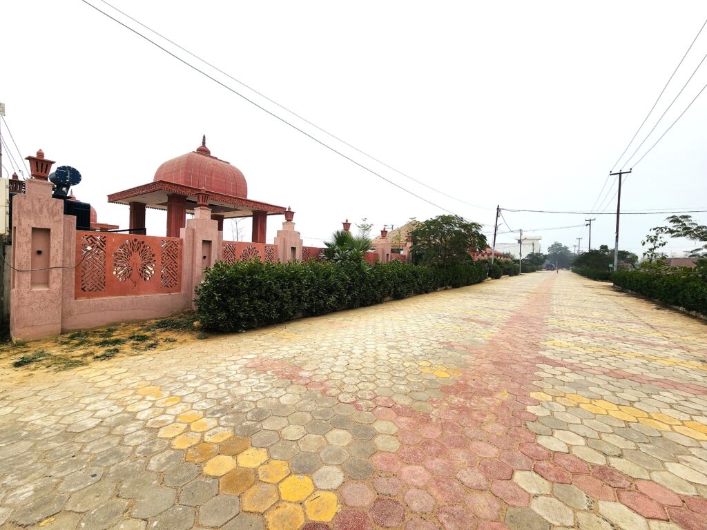 entrence-view-temple-vrindavan-garden-aligarh