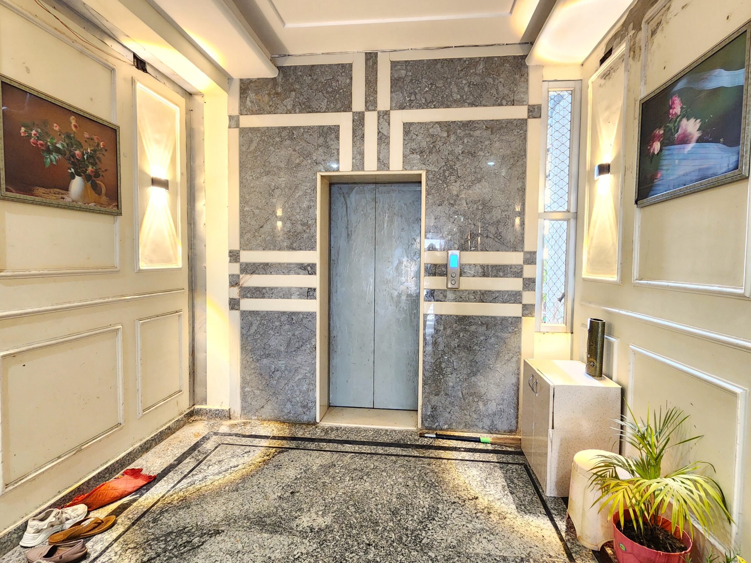 lift-happy-home-apartment-aligarh