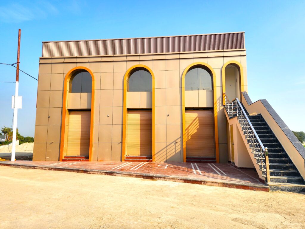 super-market-front-view-education-city-aligarh